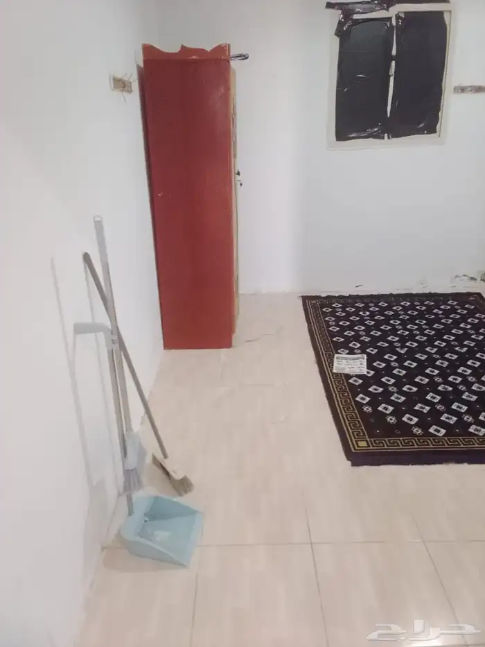 غرفه عزاب مدخل خاص قريب من الخدمات 0