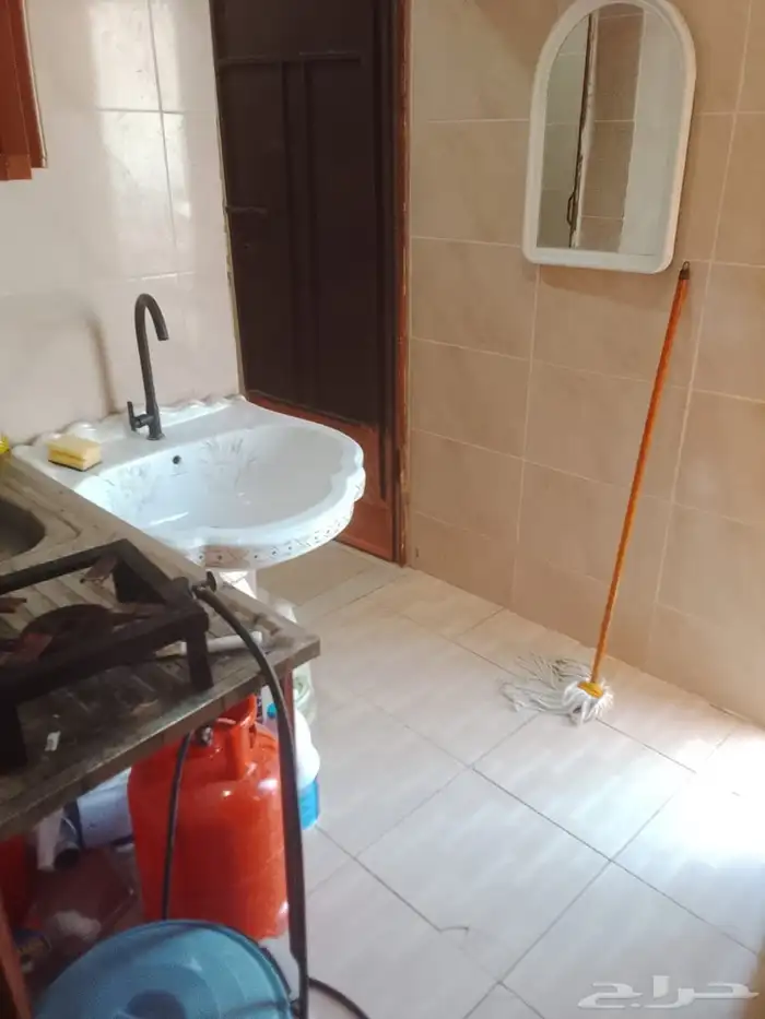 غرفه عزاب مدخل خاص قريب من الخدمات 4