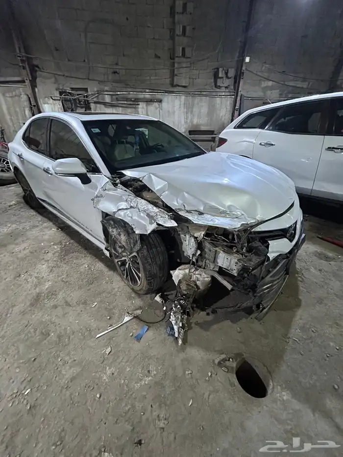 كامري 2019 فل كامل مصدوم للبيع 12