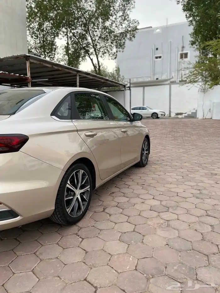 جيلي ام قراند 16