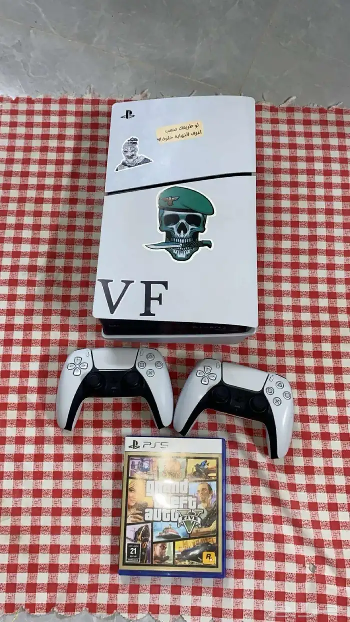 بلايستيشن 5للبيع على السوم مساحته 840غيغابايت استخدام شهرين 4
