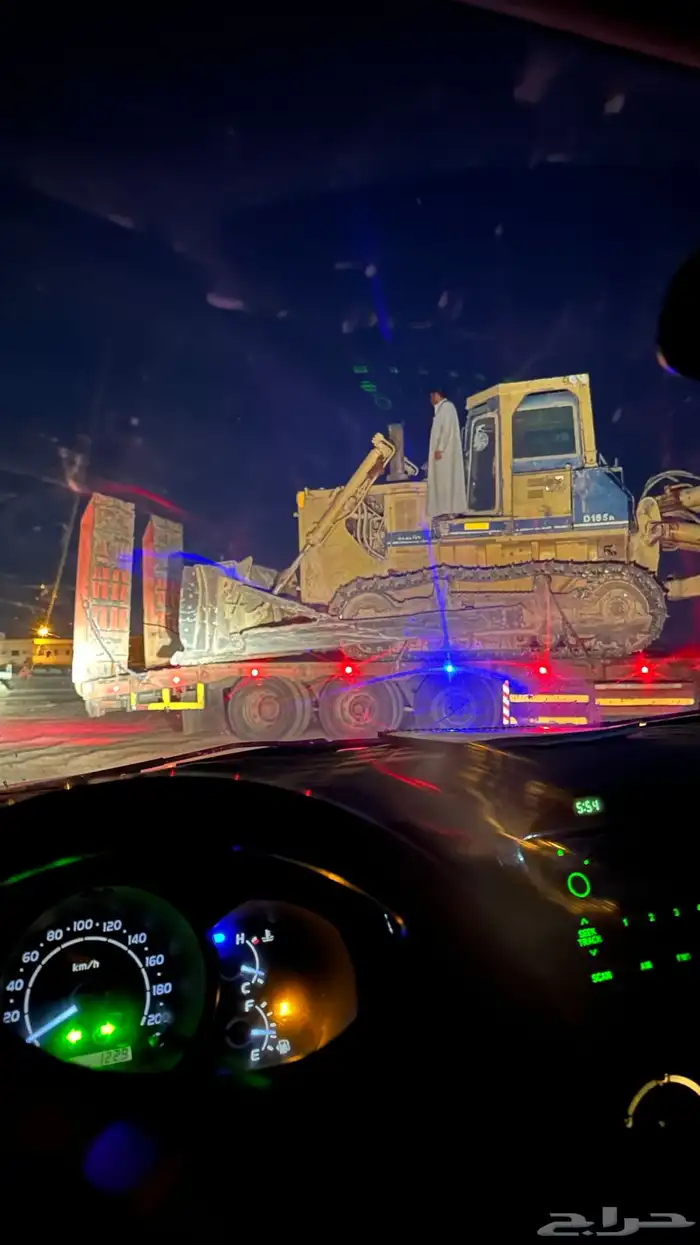 بلدوزرات للإيجار 155 و D9N 4