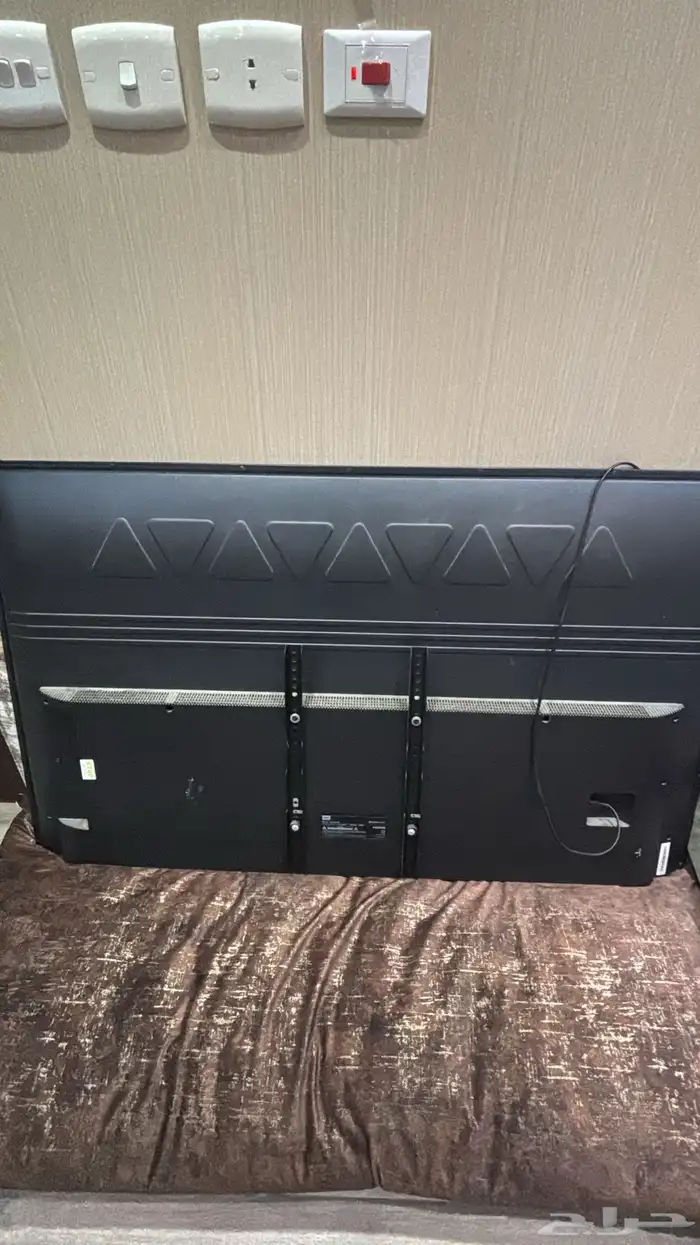 شاشة بلازما كبيرة الحجم جديده تعرضت للسقوط ولم تشتغل بعدها 1