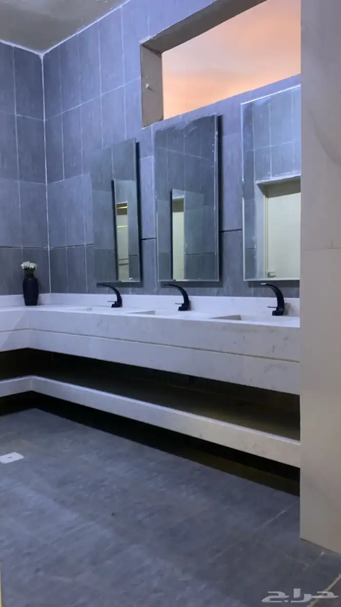 مخيم للإيجار. اليومي 8