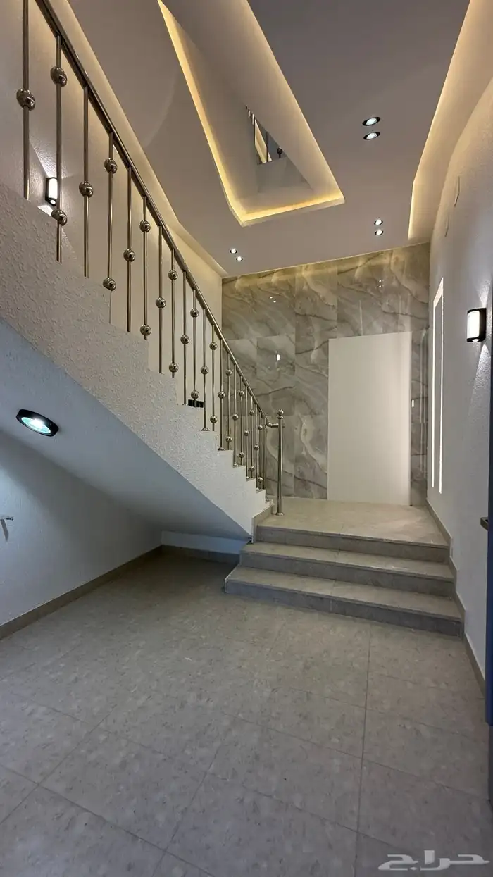 للبيع شقق وارواف علويه تشطيبات ممتازه شمال الخميس 8