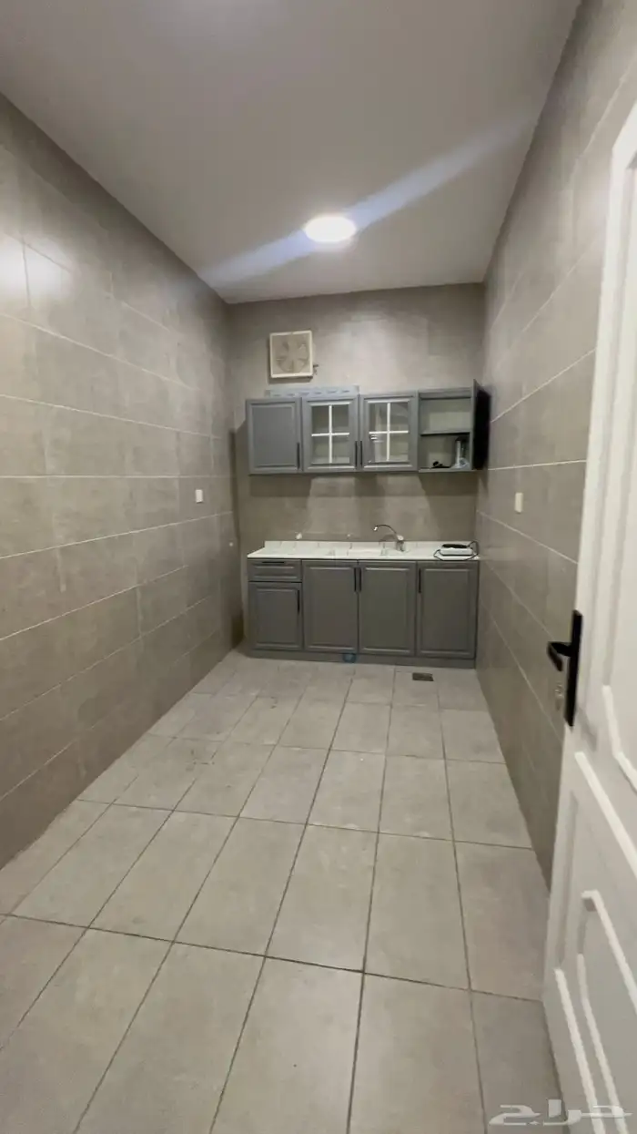 شقه مفروشه للايجار 3 غرف حي النزهه جده 4