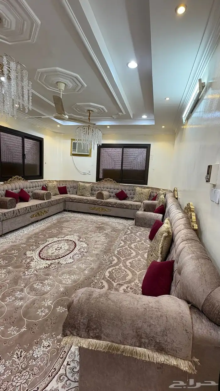 كتب مجلس 4 في 6 مع زل فاخر ونظيف 5