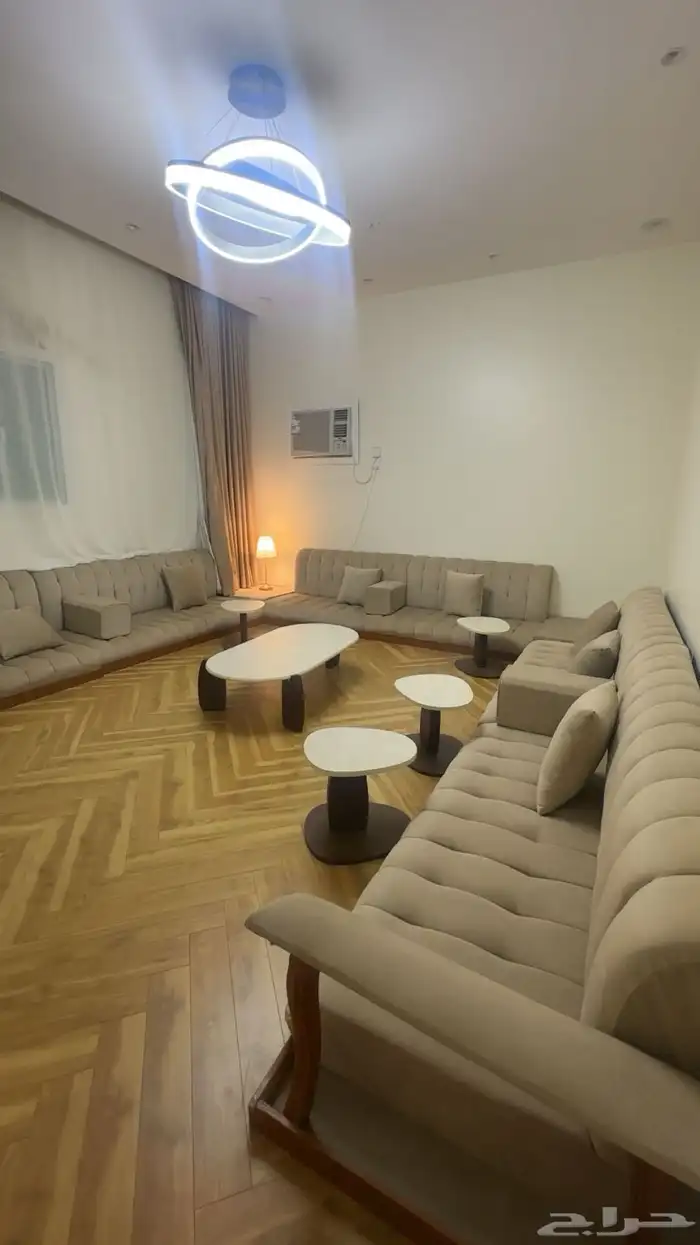 غرفه كاملهه للبيع السعر 15000مع الطاولات بدون الستاره 0