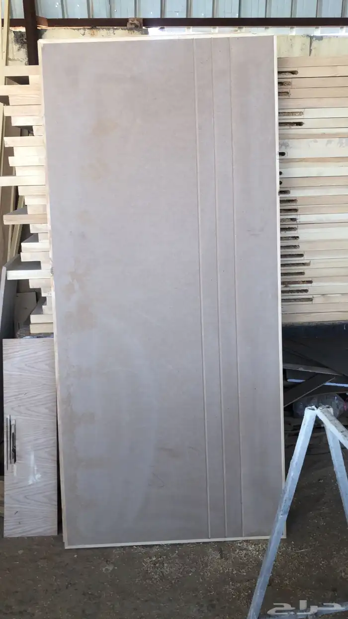 المتر في الخزانة 700 ريال  موجود غرفة نوم  و أبواب 7