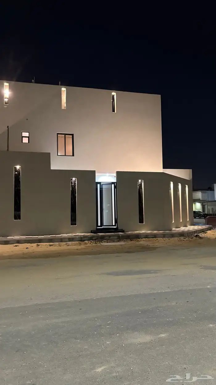 للبيع فلل بضاحية الدمام تصميم حديث وعلى شارعين 35