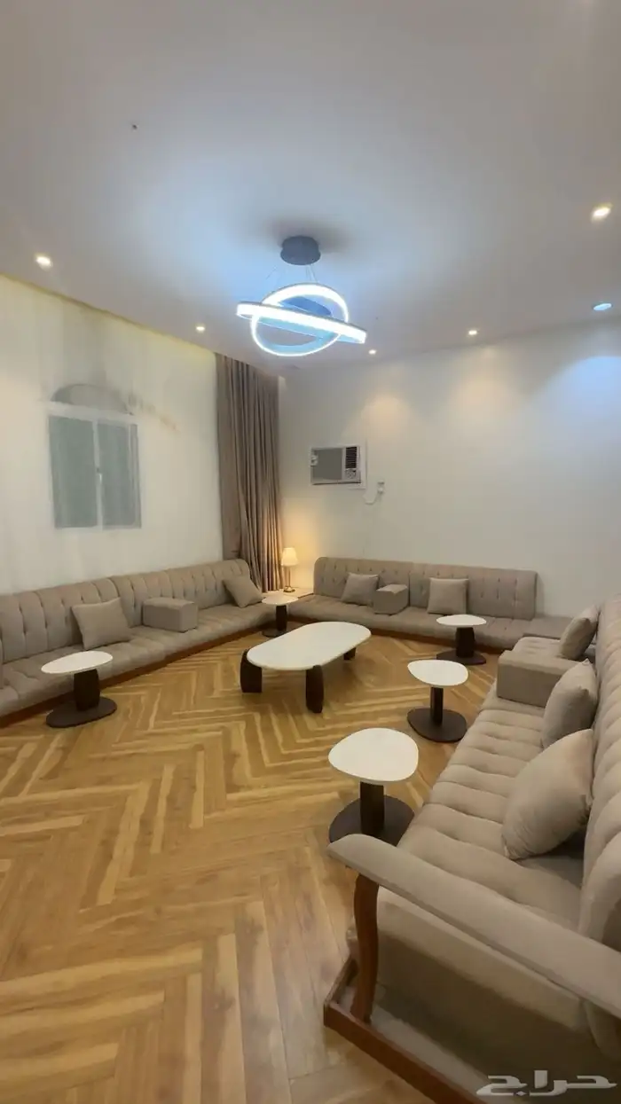 غرفه كاملهه للبيع السعر 15000مع الطاولات بدون الستاره 2