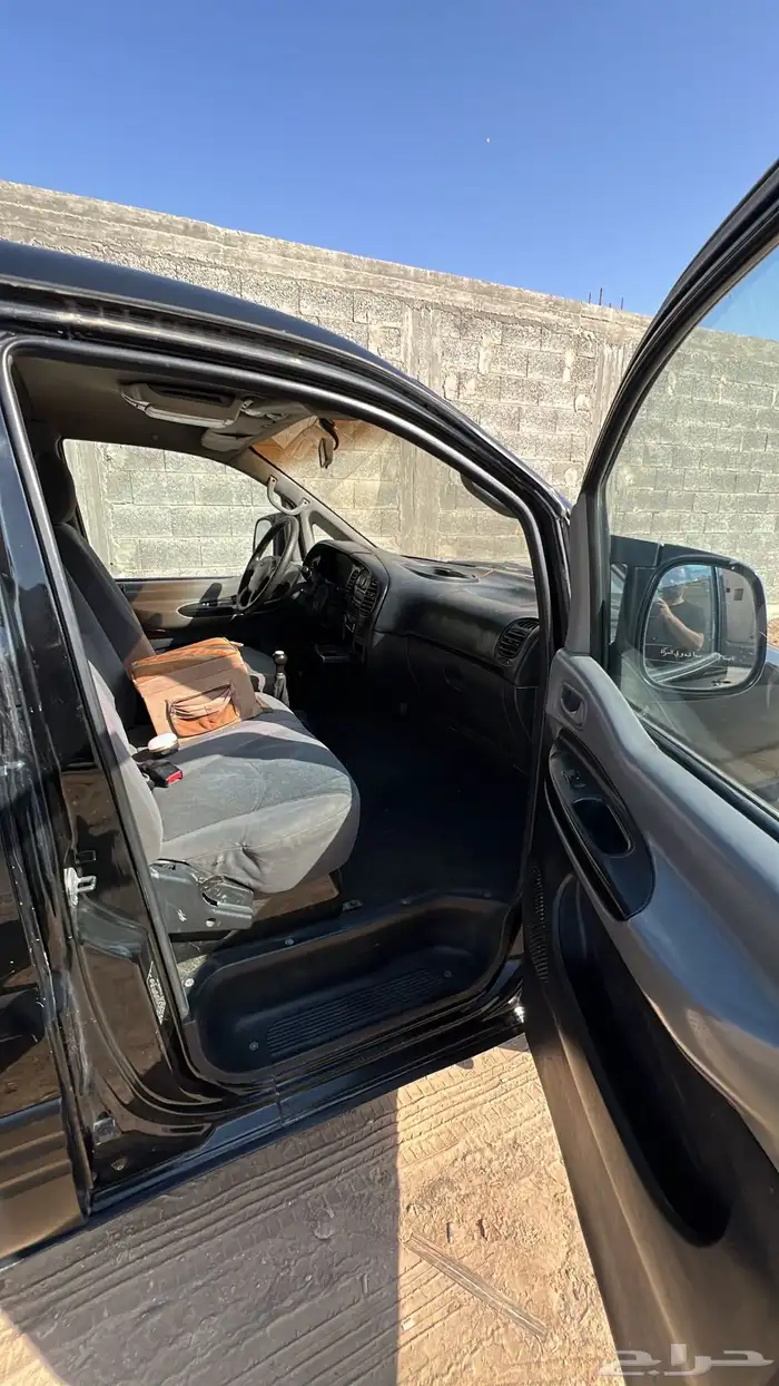 باص هونداي H1 8