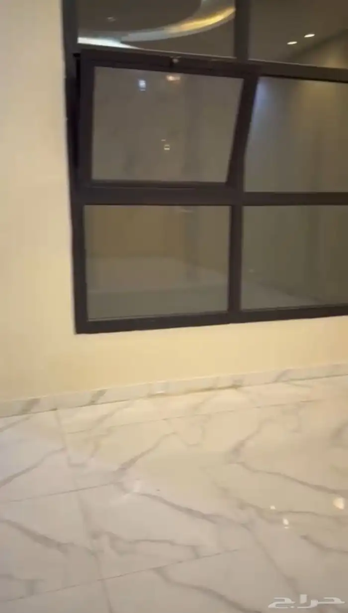 فلة مع شقه للبيع حي طويق 3