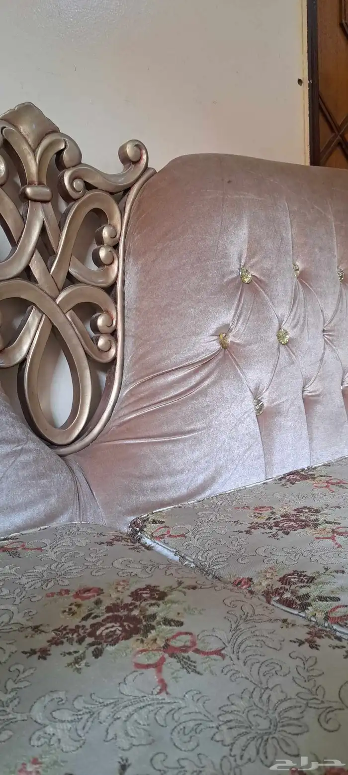 السلام عليكم ورحمة الله يوجد 2مكيفات ومجلس وكنب للبيع 1