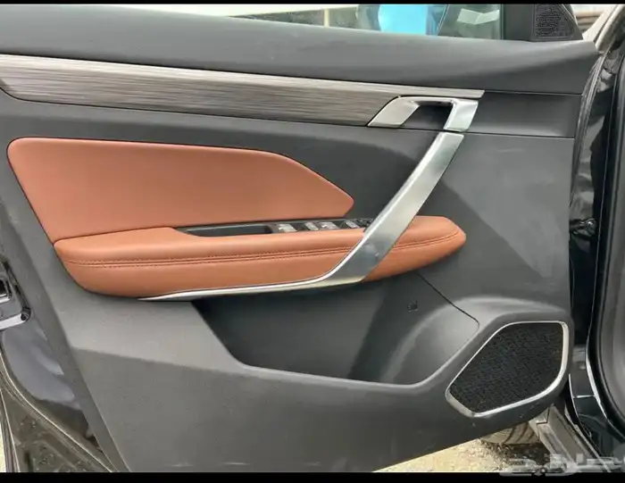 جيلي ازكارا 2023 اصفار جلد كمرات بانوراما 21