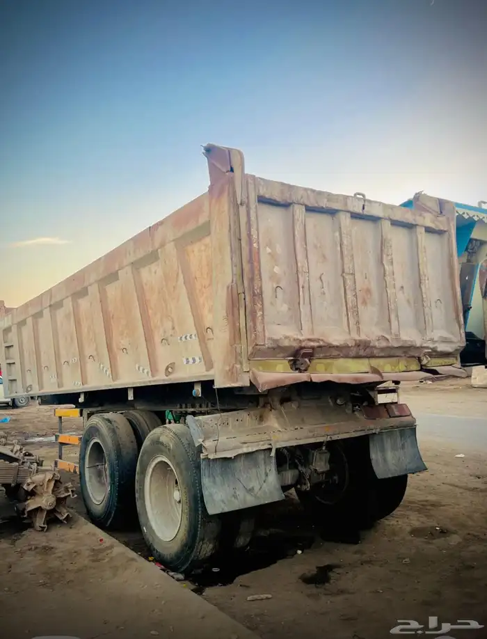 صندوق قلاب 22 متر للبيع خالي من الحام والكسور على الشرط 1