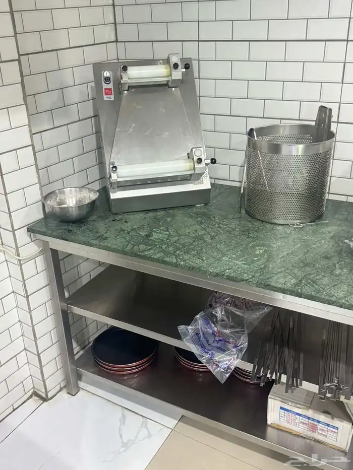 أغراض مطعم فى منطقة جيزان للبيع الكامل 8