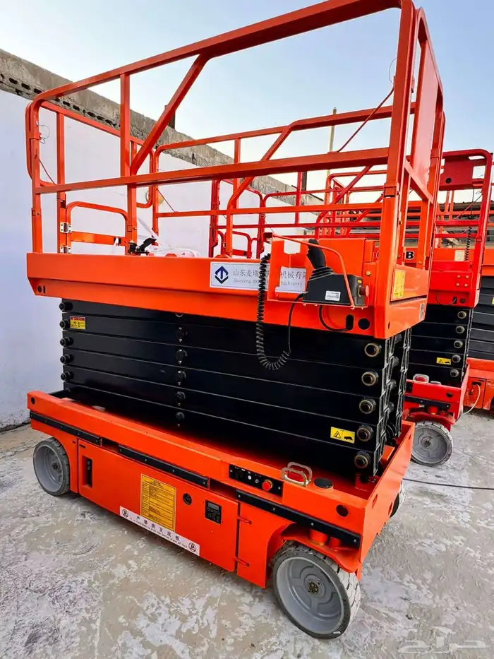 سيزر لفت للايجار scissor lifts All sizes For rent 2
