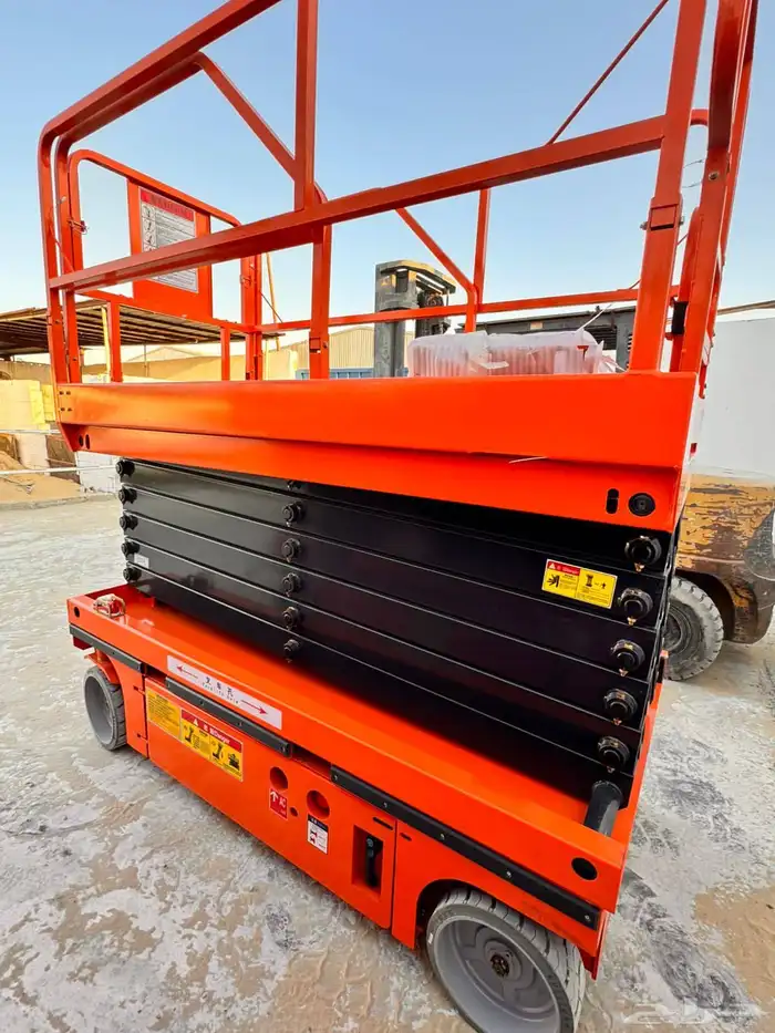 سيزر لفت للايجار scissor lifts All sizes For rent 1