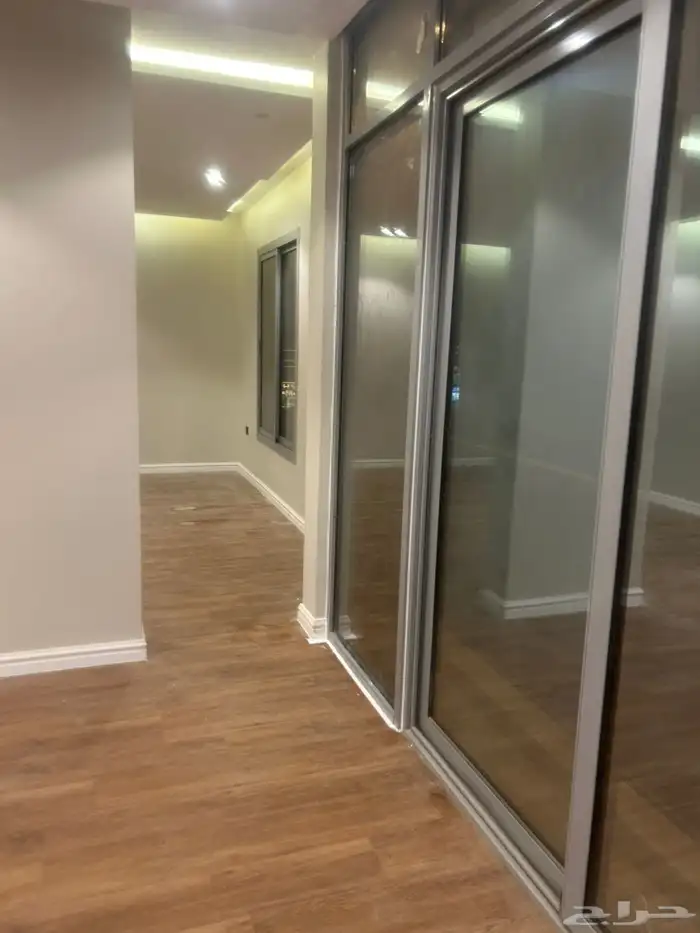 للأيجار شقة فاخرة في حي الصواري 13