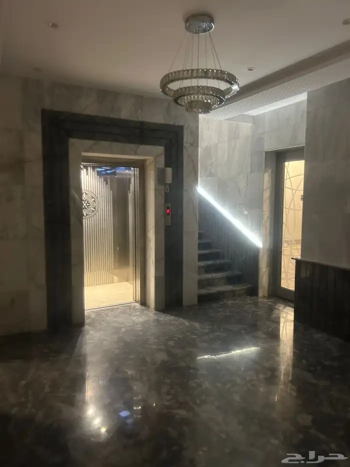 للأيجار شقة فاخرة في حي الصواري 16