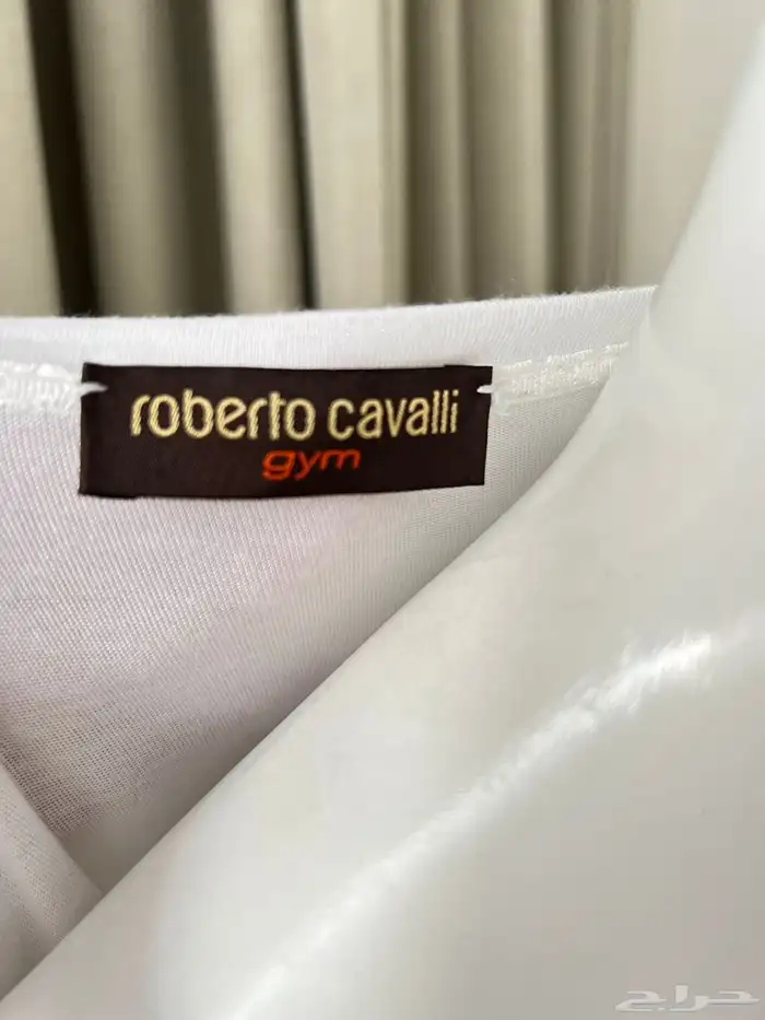 تيشرتات وبلايز كفالي دوتشي قبانا وكرولينا  سكارف فالنتيو 3