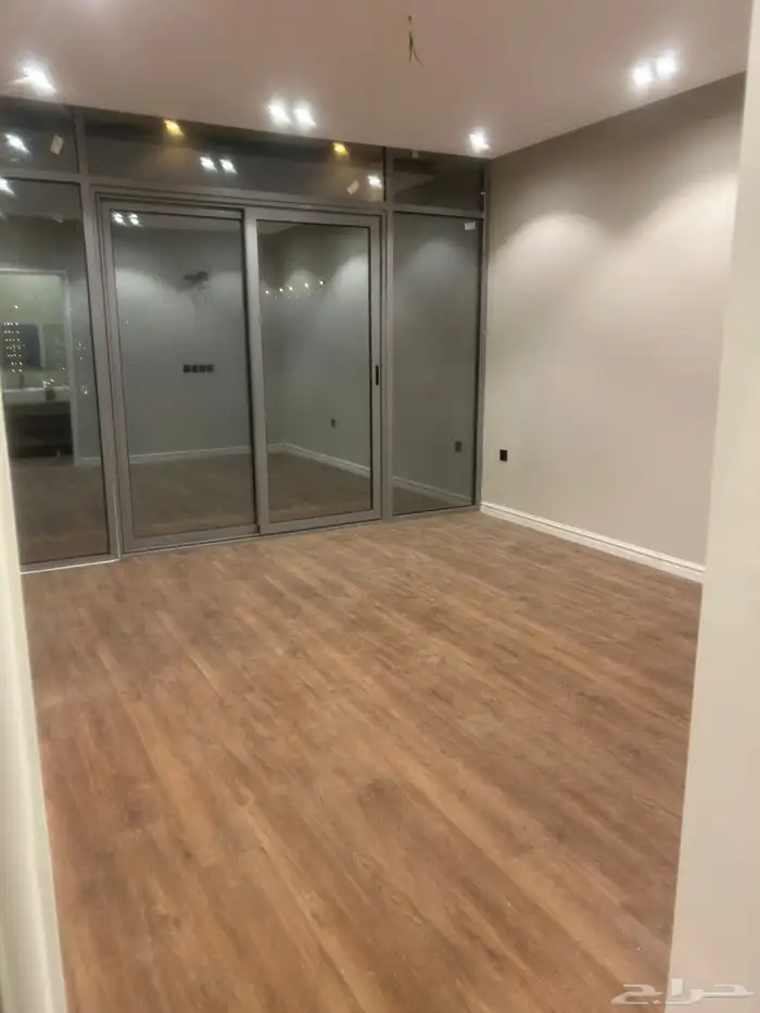 للأيجار شقة فاخرة في حي الصواري 15