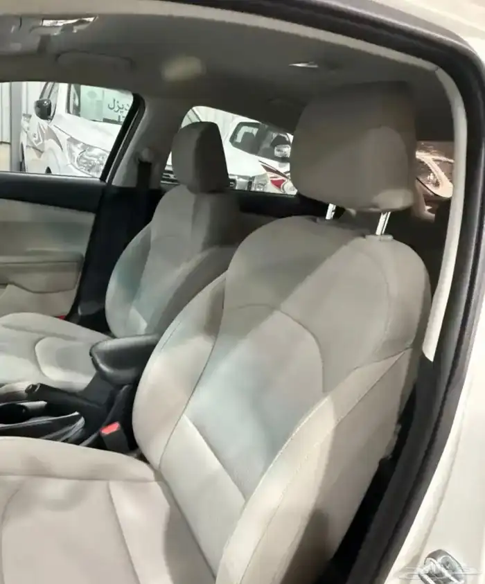 كيا سيراتو 2021 لؤلؤي لدى معرض(عبيد الرشيدي) 7