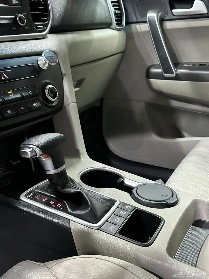 كيا سبورتاج 2020 دبل لدى معرض(عبيد الرشيدي) 28