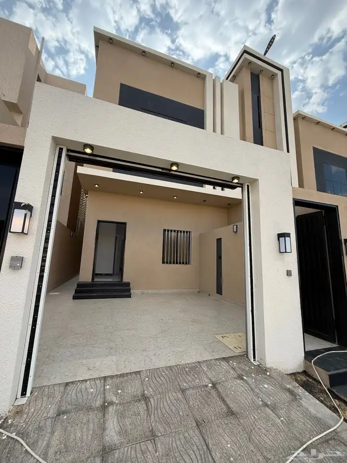 للبيع دور أرضي بحوش وسيع حي الراقي خميس مشيط 570الف 2