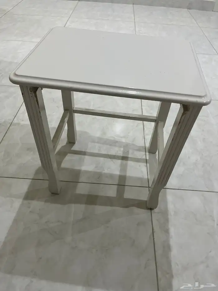 مكتبة وطاولات للبيع 1