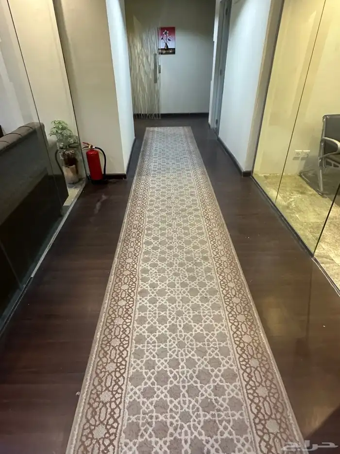 طاولات مكتبية و اغراض للبيع 3