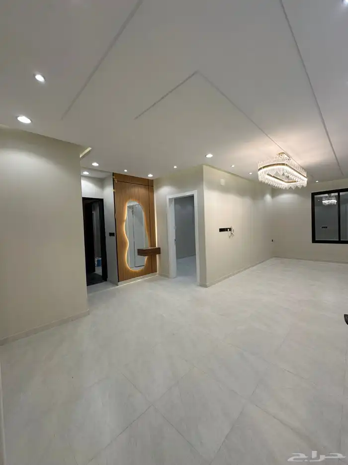 للبيع شقه تصميم مودرن بدرج داخلى للسطح قرب مطار ابها520الف 7