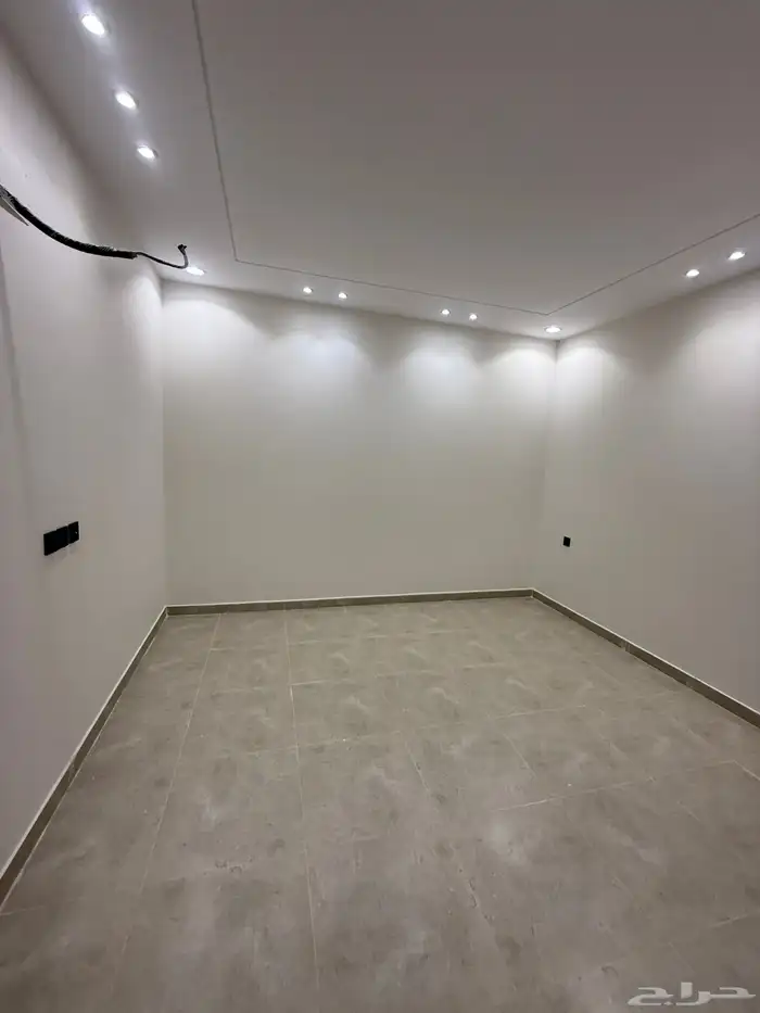 للبيع شقق علويه بسطح خاص ومصعد جاهز بحي الضيافه 11