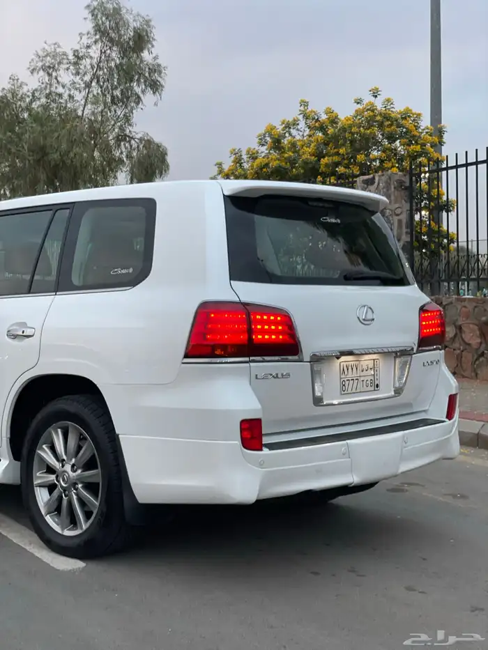 لكزس 2011 قل dd ماشي180 الف 24