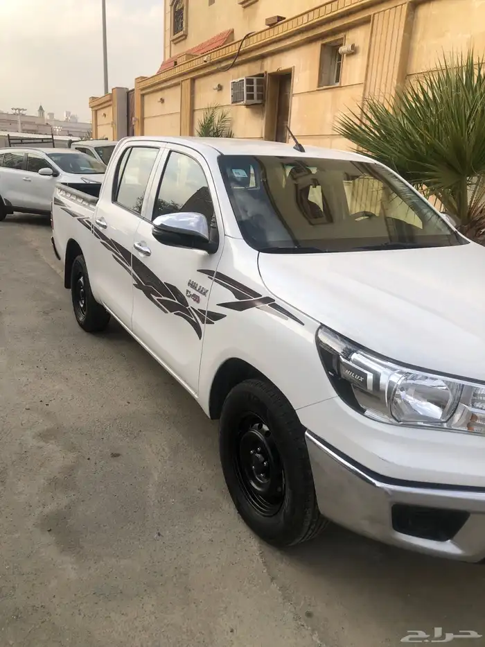 تويوتا هايلوكس 2022 1