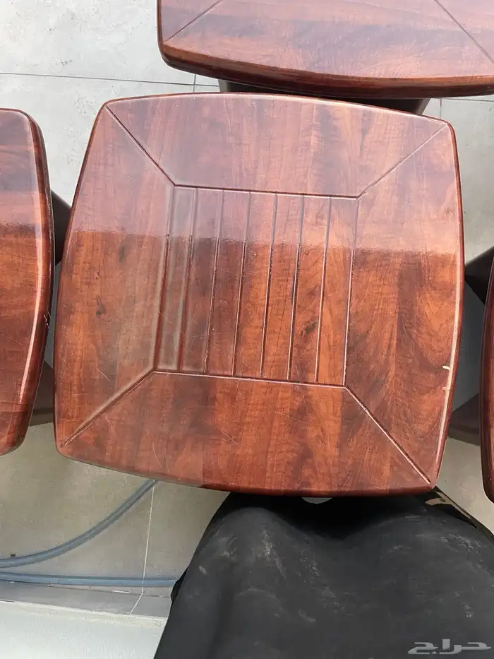 اربع طاولات مكتبيه صغيره ووحده كبيره للبيع 4