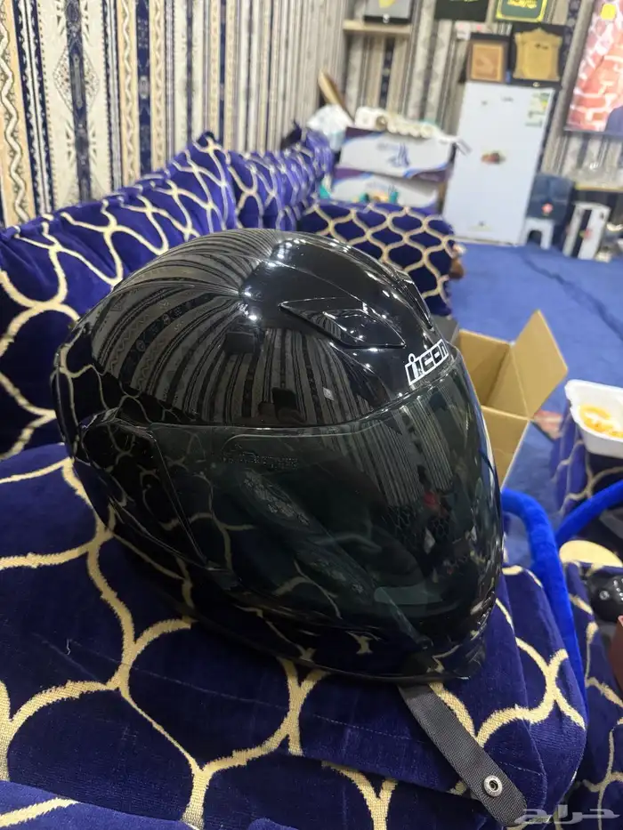 خوذه ومقعد رديف ريس 1000 0