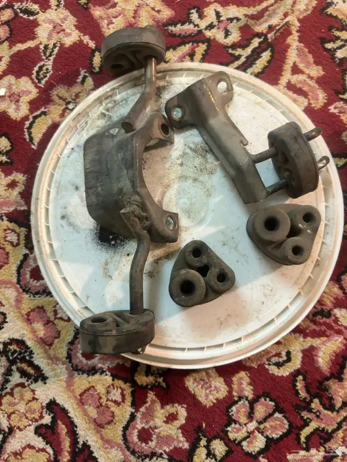 طرمبة هايلكس بنزين وسلف ودينموا كهرب وكالة 2