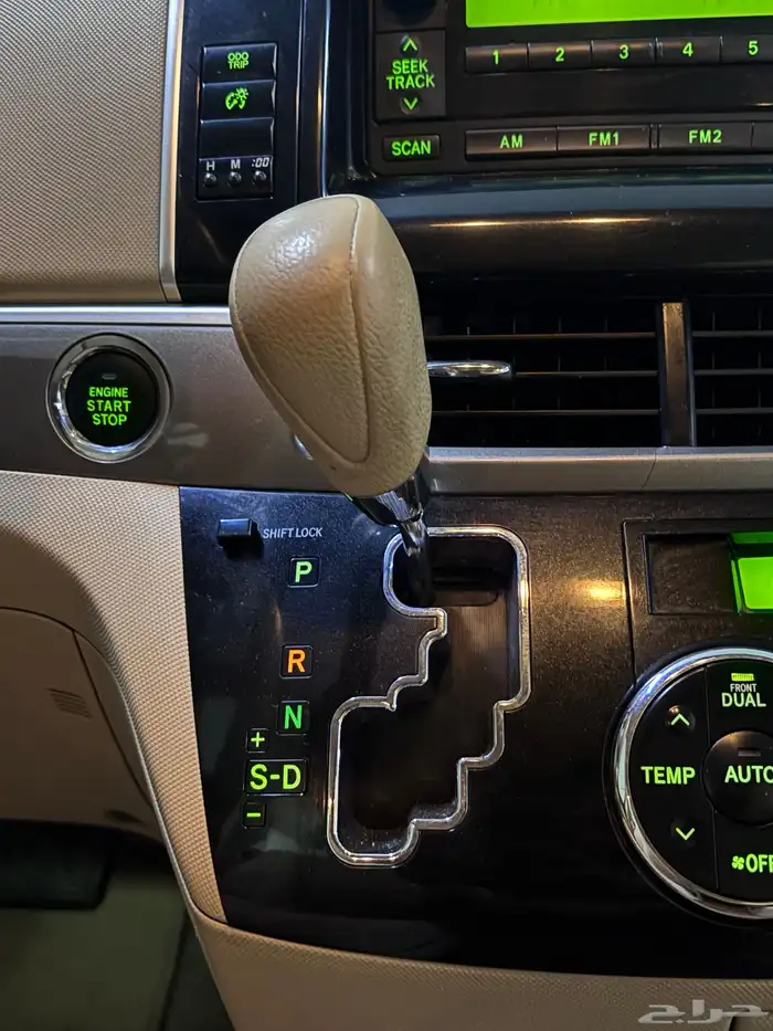 للبيع تويوتا بريفيا 2013 نظيف ممشى 130 28