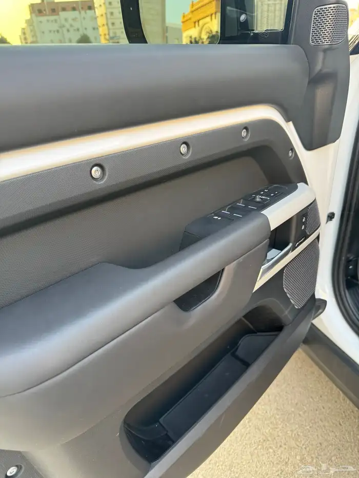 لاندروفر ديفندر SE400 2024 4