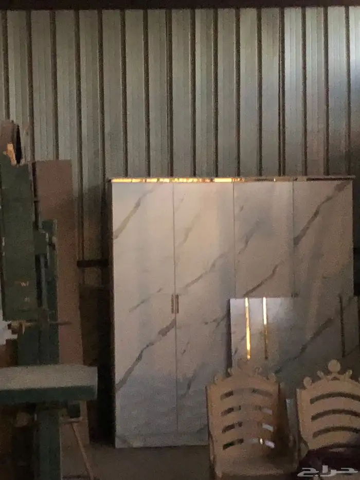 المتر في الخزانة 700 ريال  موجود غرفة نوم  و أبواب 5