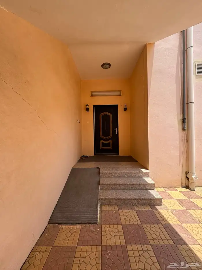 بيت للايجار دور ومدخلين وحوشين مؤثث الموقع المخواة الجوة 4