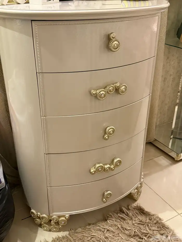 غرفة نوم كامله من المطلق للبيع المستعجل 1