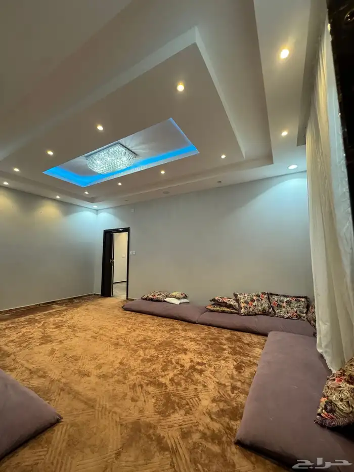 بيت للايجار دور ومدخلين وحوشين مؤثث الموقع المخواة الجوة 5