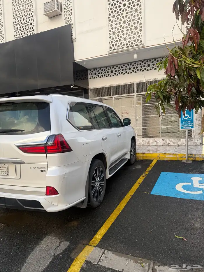 جيب لكزس 2020 LX570 فل كاملDD للبيع 4