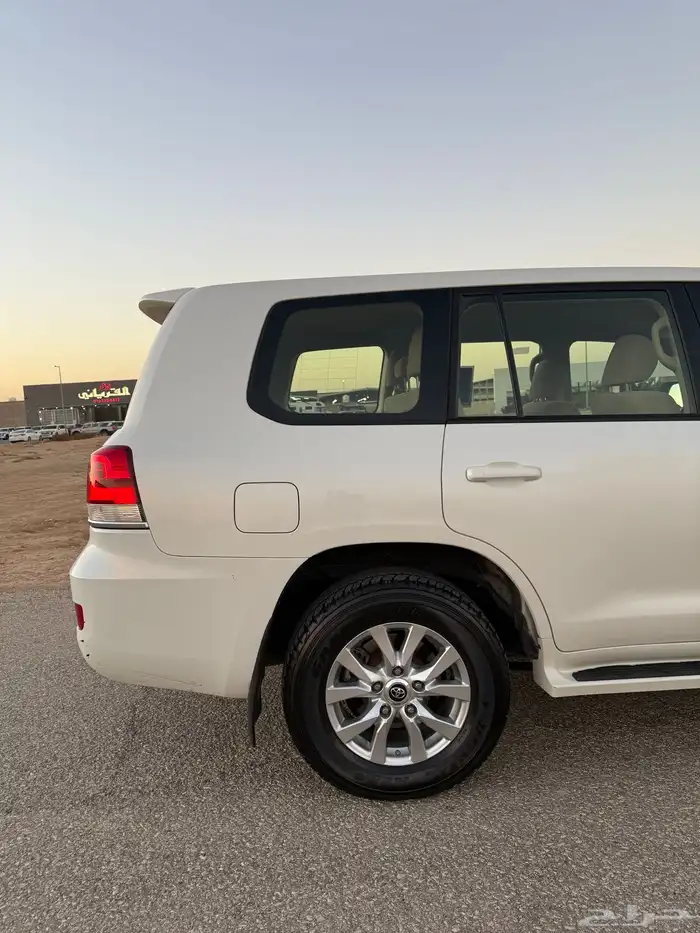 جيب لاندكروزر 2020 6 سلندر GXR1 14