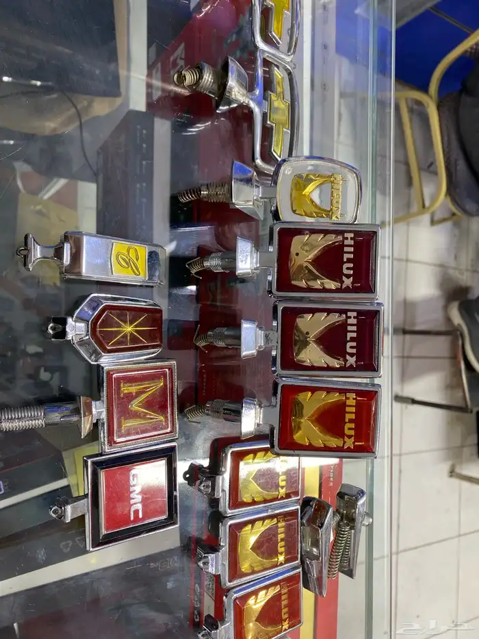 علامات سيارت مختلفه سعر الواحد 100 وقابل للتفاوض 1