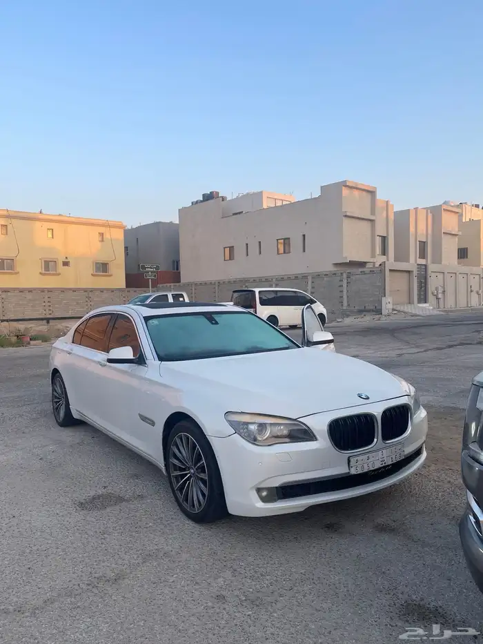 للبيع بي ام 2011 740 2
