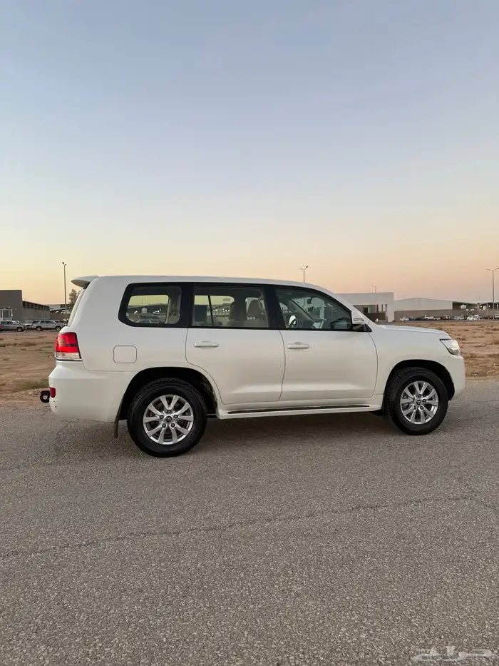 جيب لاندكروزر 2020 6 سلندر GXR1 3